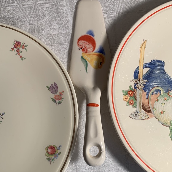 LOT OF 2 vintage cake plates plus server - Picture 4 of 9